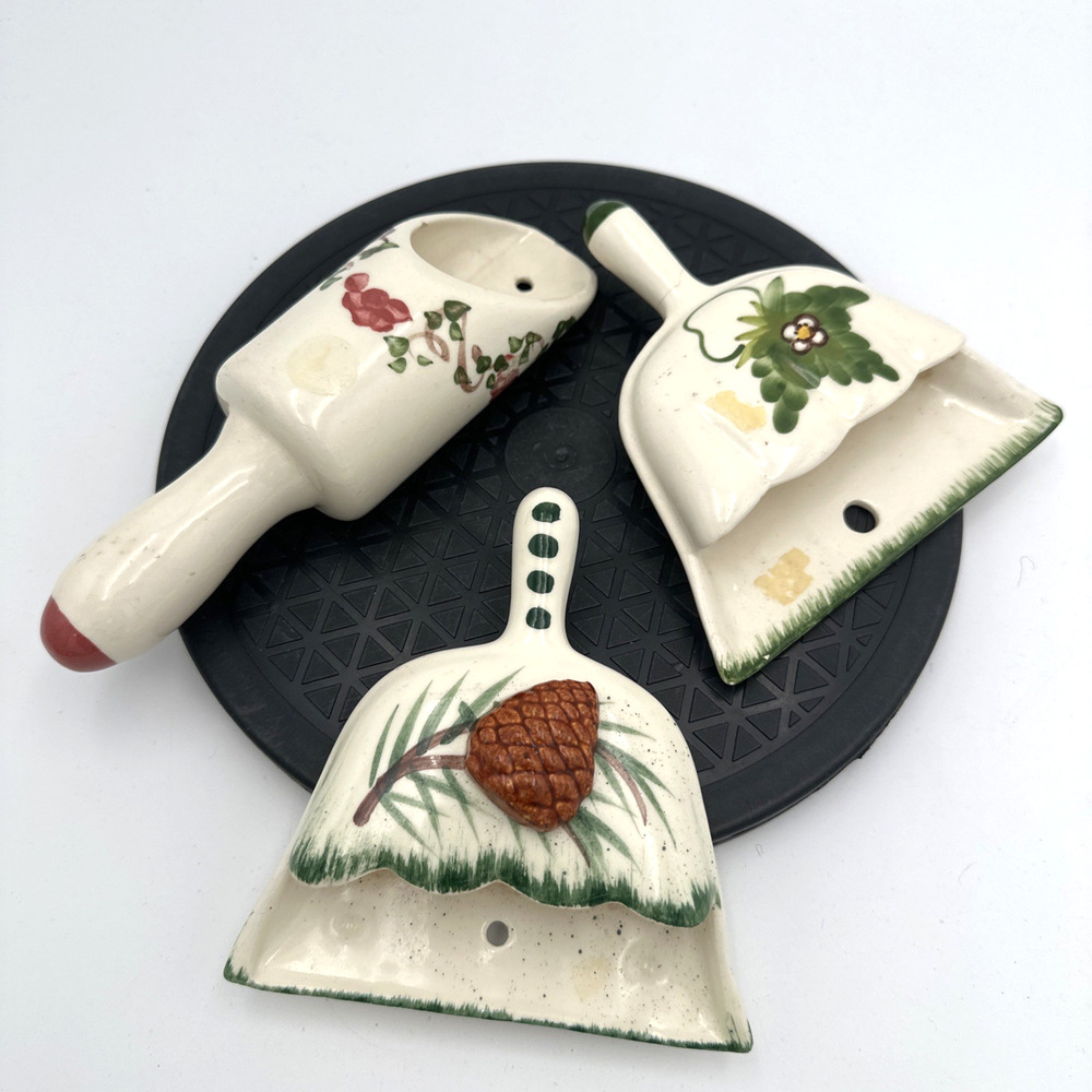 Set Of 3 Ceramic Dustpans/Shovel Wall Pockets